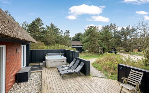 Irlin - 800M from the Sea: Hus, Tag, Hjem, Sommerhus, Estate, Stuehus, Villa, Veranda, Sidespor