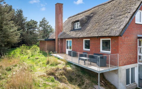 Irlin - 800M from the Sea: Tag, Hus, Land Lot, Hjem, Sommerhus, Estate, Garden Bygninger, Skygge, Bjælkehytte, Landscaping