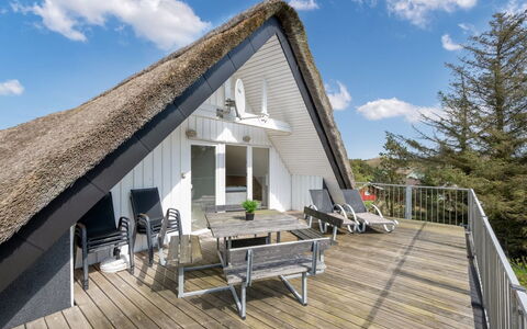 Irlin - 800M from the Sea: Tag, Hus, Land Lot, Hjem, Sommerhus, Estate, Garden Bygninger, Skygge, Bjælkehytte, Landscaping