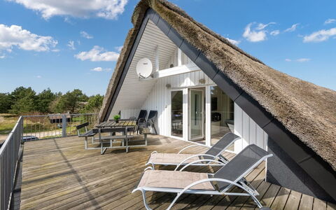 Irlin - 800M from the Sea: Tag, Hus, Land Lot, Hjem, Sommerhus, Estate, Garden Bygninger, Skygge, Bjælkehytte, Landscaping