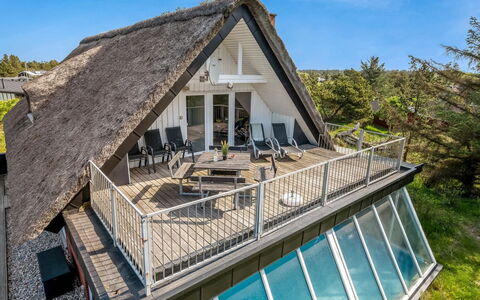 Irlin - 800M from the Sea: Tag, Hus, Land Lot, Hjem, Sommerhus, Estate, Garden Bygninger, Skygge, Bjælkehytte, Landscaping