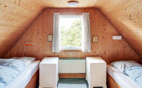 Kanutte - 400M from the Sea: Træ, Soveværelse, Seng, Hjem, Sengetøj, Sengetøj, Bed Frame, Hårdttræ, Loft, Bejdse