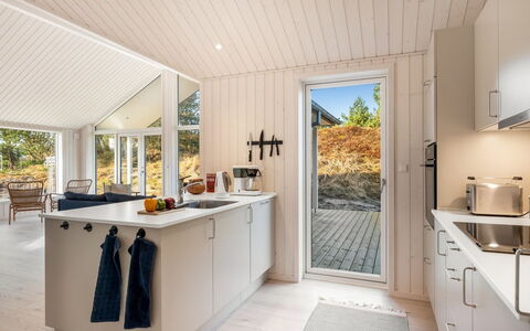 Nanouk - 500M from the Sea: Træ, Gulvbelægning, Hjem, Køkken, Countertop, Indretning, Etage, Loft, Køkken Apparat, Hårdttræ