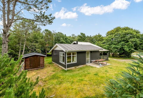 Andresine - 900M from the Sea: Græs, Bygning, Hus, Hjem, Sommerhus, Tag, Busk, Landdistrikt, Land Lot