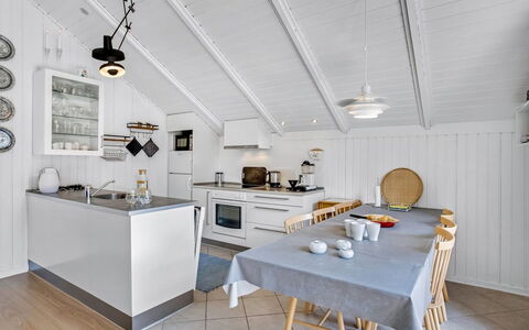 Egbert - 900M from the Sea: Hus, Tag, Hjem, Sommerhus, Skur, Garden Bygninger, Sidespor, Gård, Bjælkehytte, Hytte