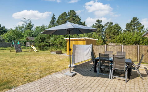 Yardila - 1.5Km from the Sea: Skygge, Land Lot, Udendørs Møbler, Møbel, Have, Stol, Landscaping, Backyard, Paraply, Dæk