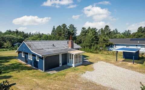Yardila - 1.5Km from the Sea: Bygning, Græs, Hus, Tag, Hjem, Boligområde, Sommerhus, Almindeligt, Land Lot, Estate