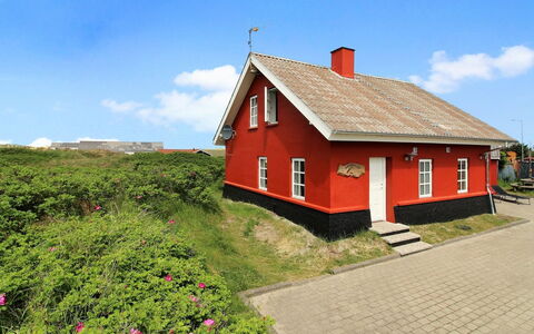 Karla - 100M from the Sea: Sommerhus, Have, Sidespor, Garden Bygninger, Skygge, Gård, Backyard, Lawn, Stuehus, Landscaping