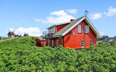 Karla - 100M from the Sea: Sommerhus, Skur, Hytte, Stuehus, Prærie, Hytte, Lade, Bjælkehytte, Garden Bygninger