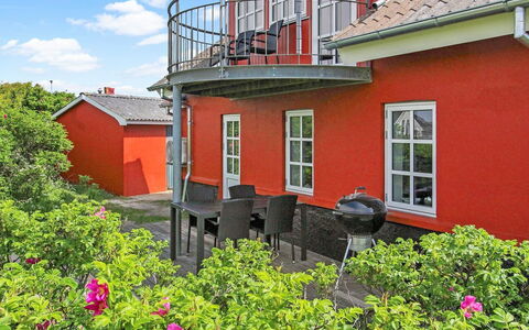 Karla - 100M from the Sea: Sommerhus, Skur, Hytte, Stuehus, Prærie, Hytte, Lade, Bjælkehytte, Garden Bygninger
