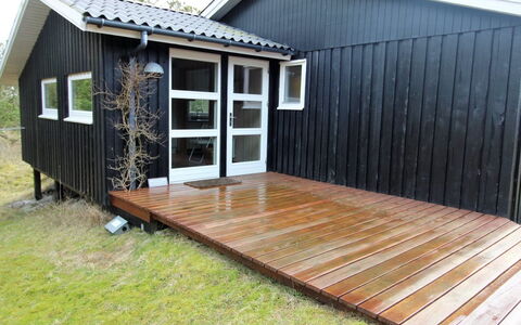 Glady - 500M from the Sea: Træ, Sidespor, Hårdttræ, Dør, Bejdse, Planke, Dæk, Veranda, Sommerhus, Garden Bygninger