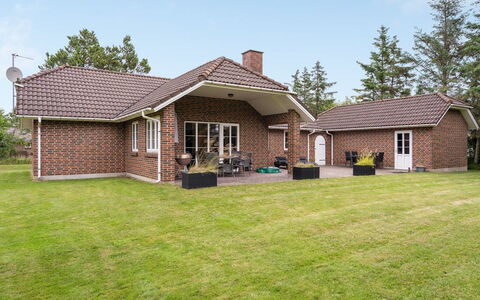 Hjalmsvider - 1Km from the Sea: Græs, Hus, Tag, Sommerhus, Hjem, Busk, Stuehus, Land Lot, Landdistrikt
