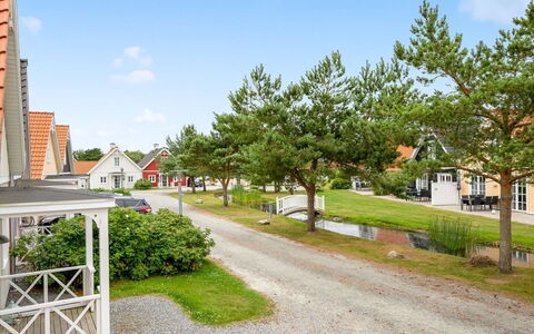 Bratko - 800M from the Sea: Møbel, Bord, Udendørs Møbler, Udendørs Bord, Stol, Bejdse, Skygge, Backyard, Sommerhus, Køkken & Spisebord