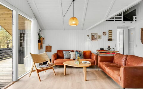 Ilsi - 1.5Km from the Sea: Gulvbelægning, Træ, Indretning, Etage, Trægulve, Stue, Loft, Møbel, Couch, Hjem