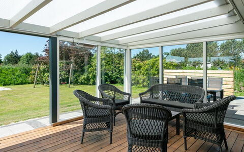 Sunna - 500M from the Sea: Hus, Tag, Hjem, Sommerhus, Estate, Stuehus, Villa, Veranda, Sidespor