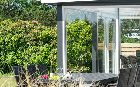 Sunna - 500M from the Sea: Hus, Tag, Hjem, Sommerhus, Estate, Stuehus, Villa, Veranda, Sidespor