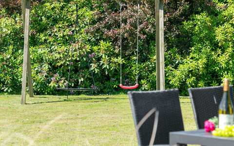 Sunna - 500M from the Sea: Hus, Tag, Hjem, Sommerhus, Estate, Stuehus, Villa, Veranda, Sidespor