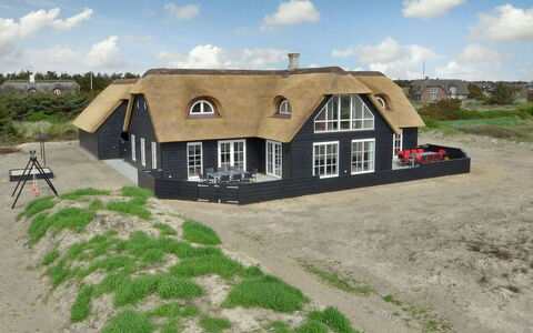 Dorte - 200M from the Sea: Busk, Urban Design, Bunddække, Mursten, Lejlighed, Estate, Murværk, Altan, Landscaping