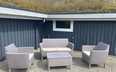 Tennie - 300M from the Sea: Møbel, Udendørs Møbler, Stol, Udendørs Bord, Gårdhave, Kaffebord, Backyard, Gård, Have, Armlæn