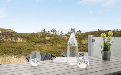 Tennie - 300M from the Sea