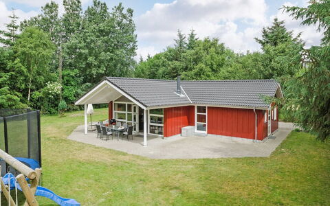 Gundel - 400M from the Sea: Sommerhus, Have, Sidespor, Garden Bygninger, Skygge, Gård, Backyard, Lawn, Stuehus, Landscaping
