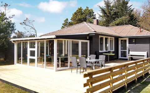 Dane - 500M from the Sea: Tag, Hus, Land Lot, Hjem, Sommerhus, Estate, Garden Bygninger, Skygge, Bjælkehytte, Landscaping