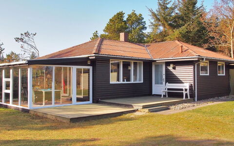 Dane - 500M from the Sea: Bygning, Vindue, Træ, Hus, Tag, Hjem, Sommerhus, Veranda, Sidespor, Arkitektur