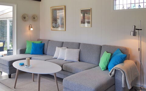 Dane - 500M from the Sea: Gulvbelægning, Etage, Loft, Indretning, Countertop, Køkken, Cabinetry, Værelse, Større Bandage, Lysarmatur