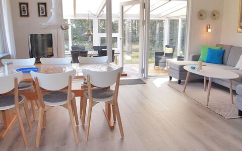 Dane - 500M from the Sea: Gulvbelægning, Etage, Loft, Indretning, Countertop, Køkken, Cabinetry, Værelse, Større Bandage, Lysarmatur
