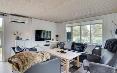 Monja - 2.2Km from the Sea: Svømmepøl, Udendørs Møbler, Møbel, Udvej, Flise, Eco Hotel, Skygge, Stol, Fritid, Estate