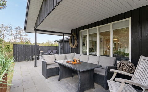 Monja - 2.2Km from the Sea: Svømmepøl, Udendørs Møbler, Møbel, Udvej, Flise, Eco Hotel, Skygge, Stol, Fritid, Estate