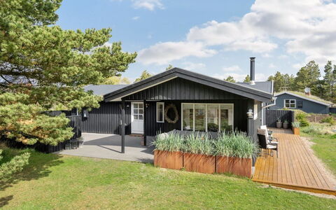Monja - 2.2Km from the Sea: Svømmepøl, Udendørs Møbler, Møbel, Udvej, Flise, Eco Hotel, Skygge, Stol, Fritid, Estate