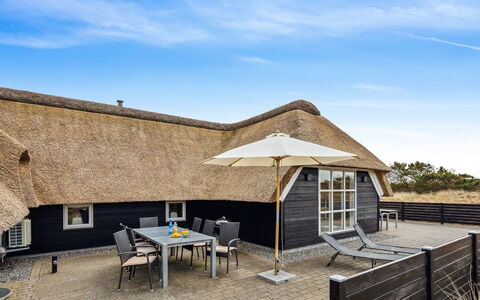 Rother - 100M from the Sea: Hus, Hjem, Tag, Boligområde, Sommerhus, Estate, Stuehus, Lawn, Landscaping, Sidespor