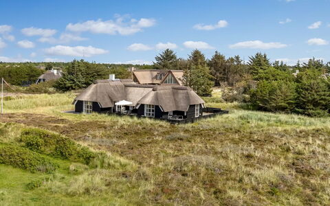 Rother - 100M from the Sea: Hus, Hjem, Tag, Boligområde, Sommerhus, Estate, Stuehus, Lawn, Landscaping, Sidespor