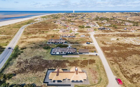 Rother - 100M from the Sea: Hus, Sommerhus, Tag, Garden Bygninger, Skygge, Skur, Backyard, Udendørs Møbler, Gård, Lawn