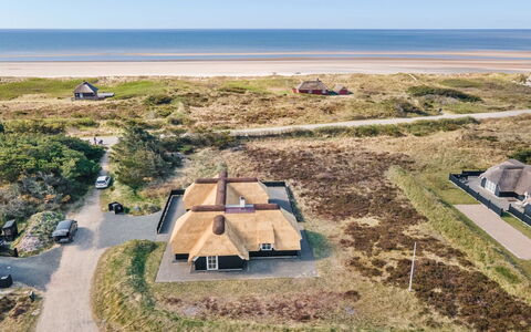 Rother - 100M from the Sea: Hus, Hjem, Tag, Boligområde, Sommerhus, Estate, Stuehus, Lawn, Landscaping, Sidespor