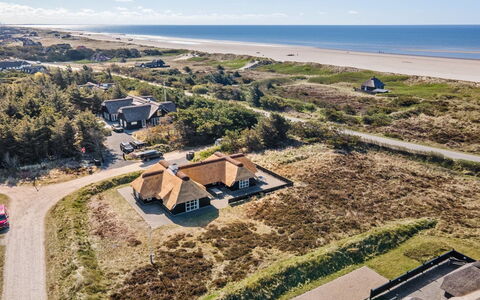 Rother - 100M from the Sea: Hus, Hjem, Tag, Boligområde, Sommerhus, Estate, Stuehus, Lawn, Landscaping, Sidespor