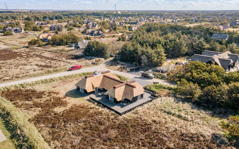 Rother - 100M from the Sea: Hus, Hjem, Tag, Boligområde, Sommerhus, Estate, Stuehus, Lawn, Landscaping, Sidespor