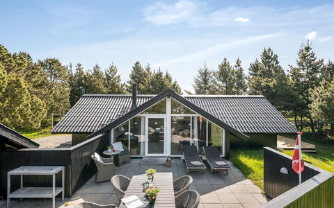 Rumena - 800M from the Sea: Tag, Sommerhus, Hjem, Skygge, Sidespor, Stuehus, Veranda, Udendørs Struktur, Garden Bygninger