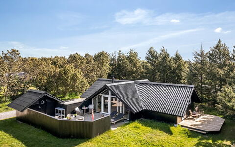 Rumena - 800M from the Sea: Græs, Hus, Tag, Hjem, Sommerhus, Busk, Land Lot, Landdistrikt, Stuehus, Bunddække