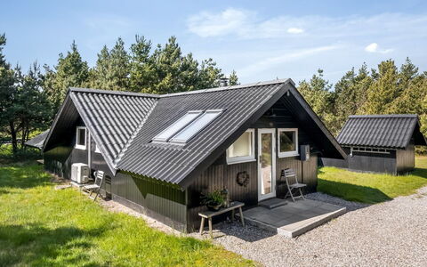 Rumena - 800M from the Sea: Græs, Hus, Tag, Hjem, Sommerhus, Busk, Land Lot, Landdistrikt, Stuehus, Bunddække