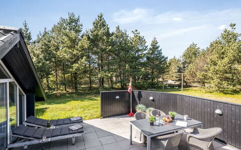 Rumena - 800M from the Sea: Græs, Hus, Tag, Hjem, Sommerhus, Busk, Land Lot, Landdistrikt, Stuehus, Bunddække