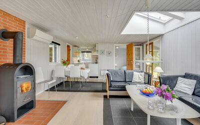 Hildegarde - 900M from the Sea