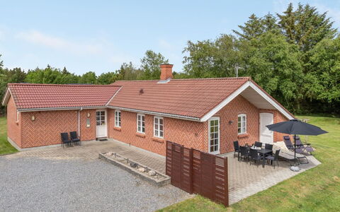 Kalotta - 3.2Km from the Sea: Svømmepøl, Udendørs Møbler, Møbel, Udvej, Flise, Eco Hotel, Skygge, Stol, Fritid, Estate