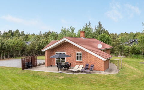 Kalotta - 3.2Km from the Sea: Svømmepøl, Udendørs Møbler, Møbel, Udvej, Flise, Eco Hotel, Skygge, Stol, Fritid, Estate