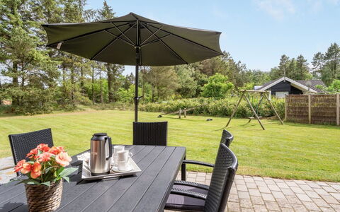 Kalotta - 3.2Km from the Sea: Svømmepøl, Udendørs Møbler, Møbel, Udvej, Flise, Eco Hotel, Skygge, Stol, Fritid, Estate