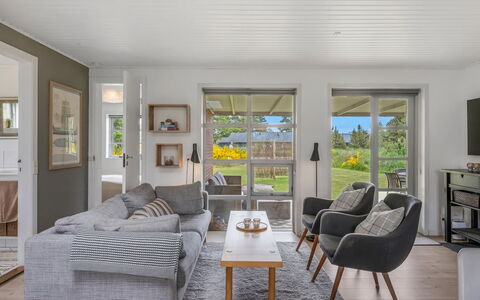 Agni - 800M from the Sea: Møbel, Couch, Indretning, Træ, Gulvbelægning, Stue, Loft, Etage, Hjem