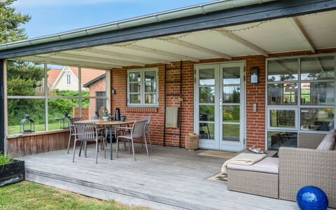 Agni - 800M from the Sea: Møbel, Veranda, Udendørs Møbler, Hjem, Tag, Dør, Udendørs Bord, Gårdhave, Dæk, Sommerhus