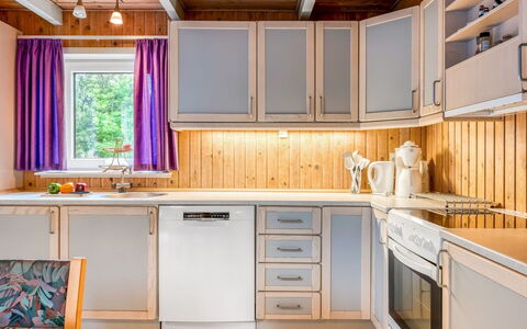 Urda - 1Km from the Sea: Køkken, Træ, Indretning, Countertop, Større Bandage, Køkken Apparat, Cabinetry, Værelse, Møbel, Loft
