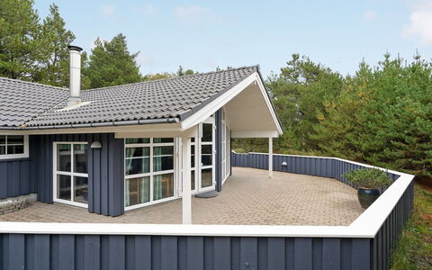 Guththorm - 600M from the Sea: Sommerhus, Have, Sidespor, Garden Bygninger, Skygge, Gård, Backyard, Lawn, Stuehus, Landscaping